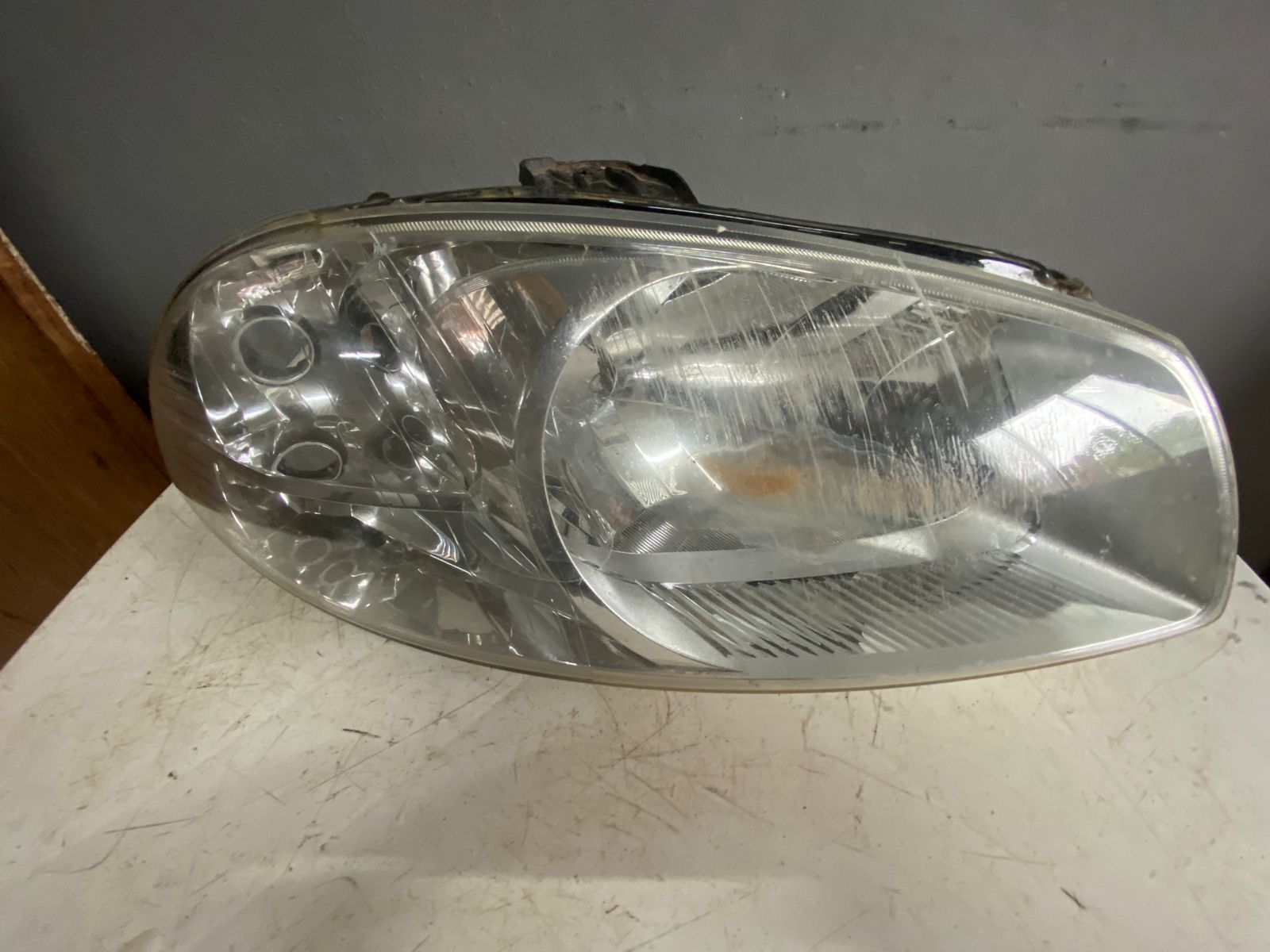 Farol Lado Direito Fiat Strada 2009 A 2017 Sem Led Direito/p - Imagem 2