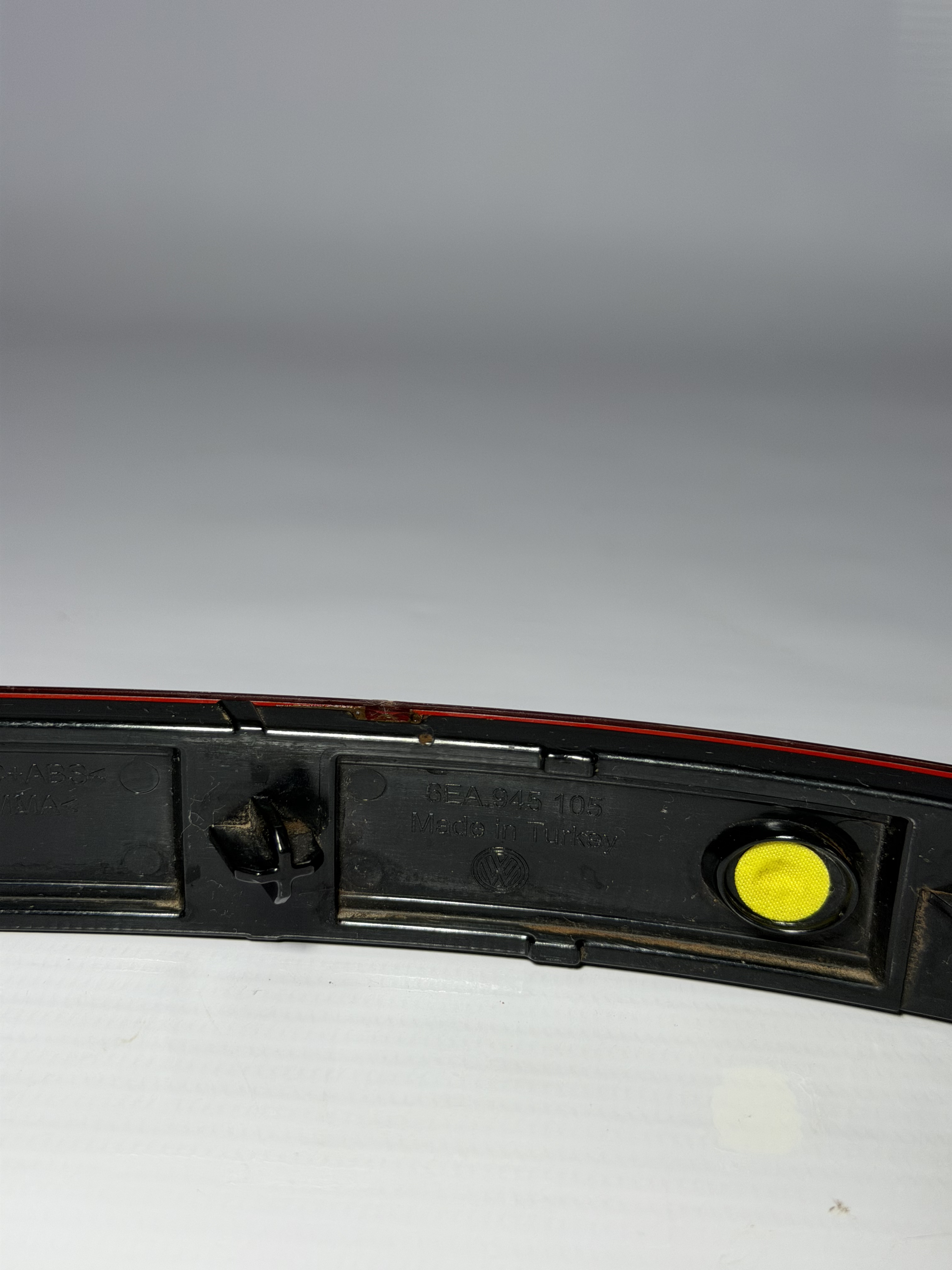 Refletor Parachoque Traseiro Esquerdo Polo Virtus 6EA945105 - Imagem 2