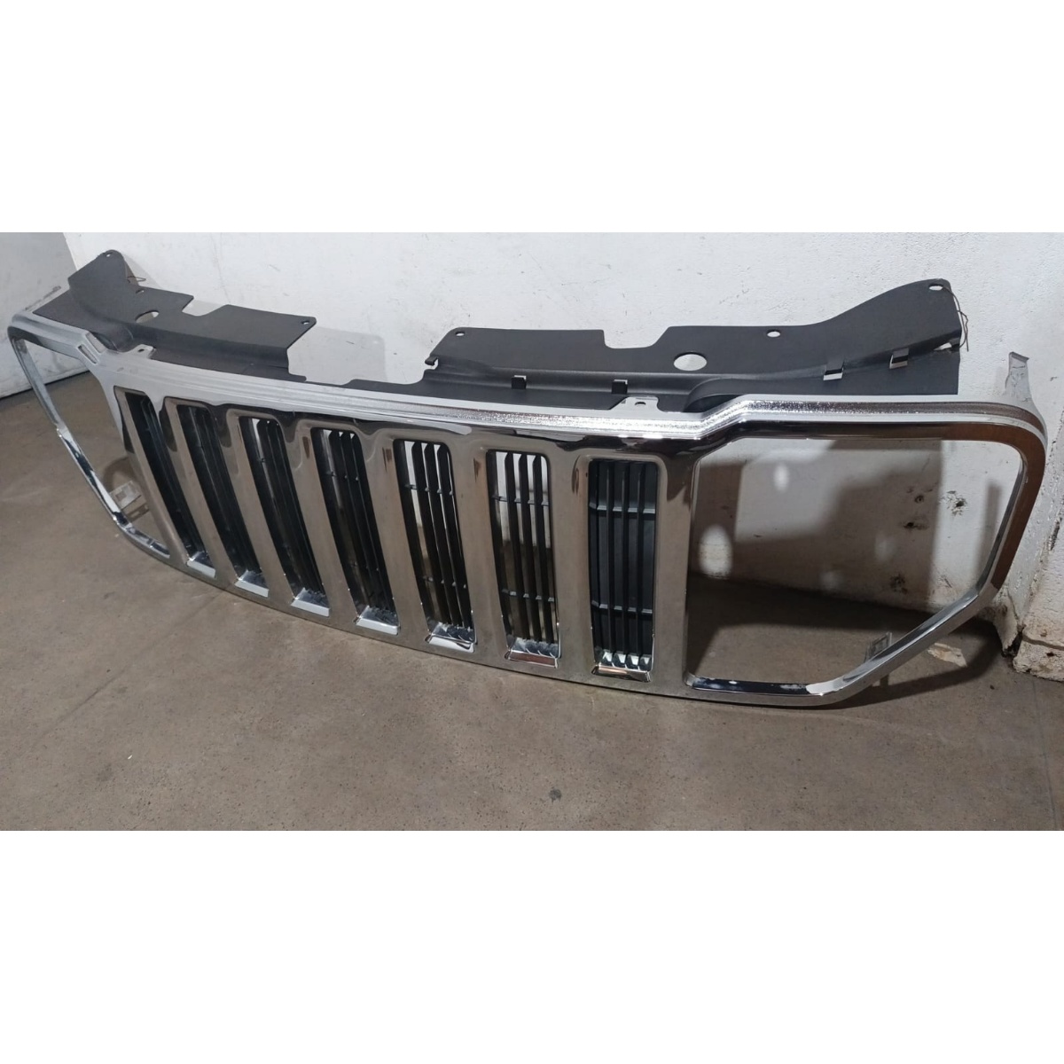 Grade Dianteira Jeep Cherokee - Imagem 2