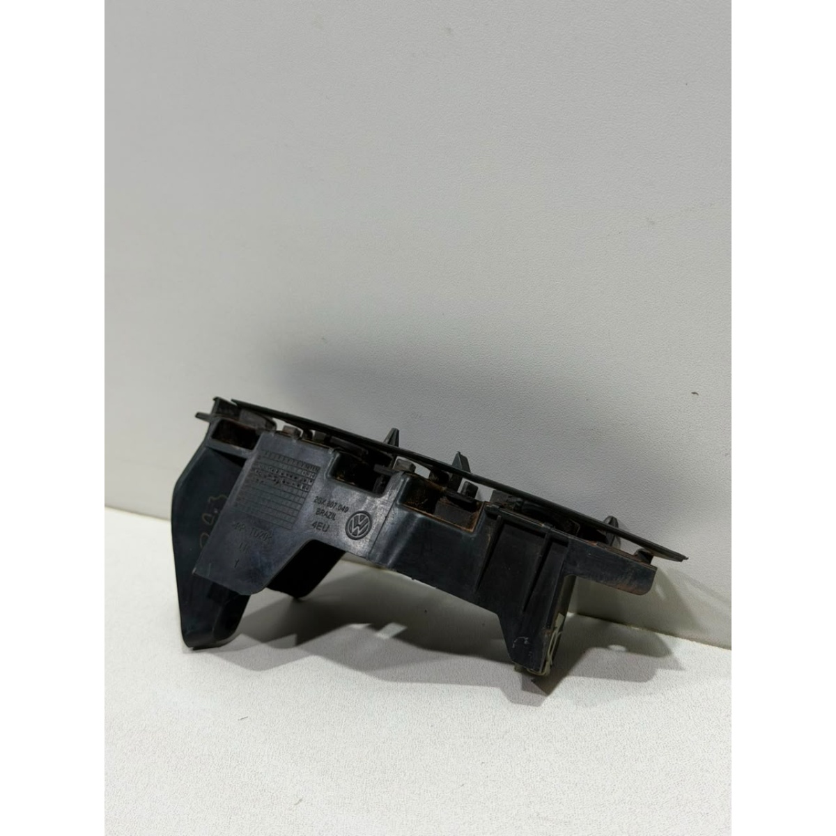 Guia Para-choque Dianteiro Esquerdo Vw Polo Track 2025 Orig - Imagem 3