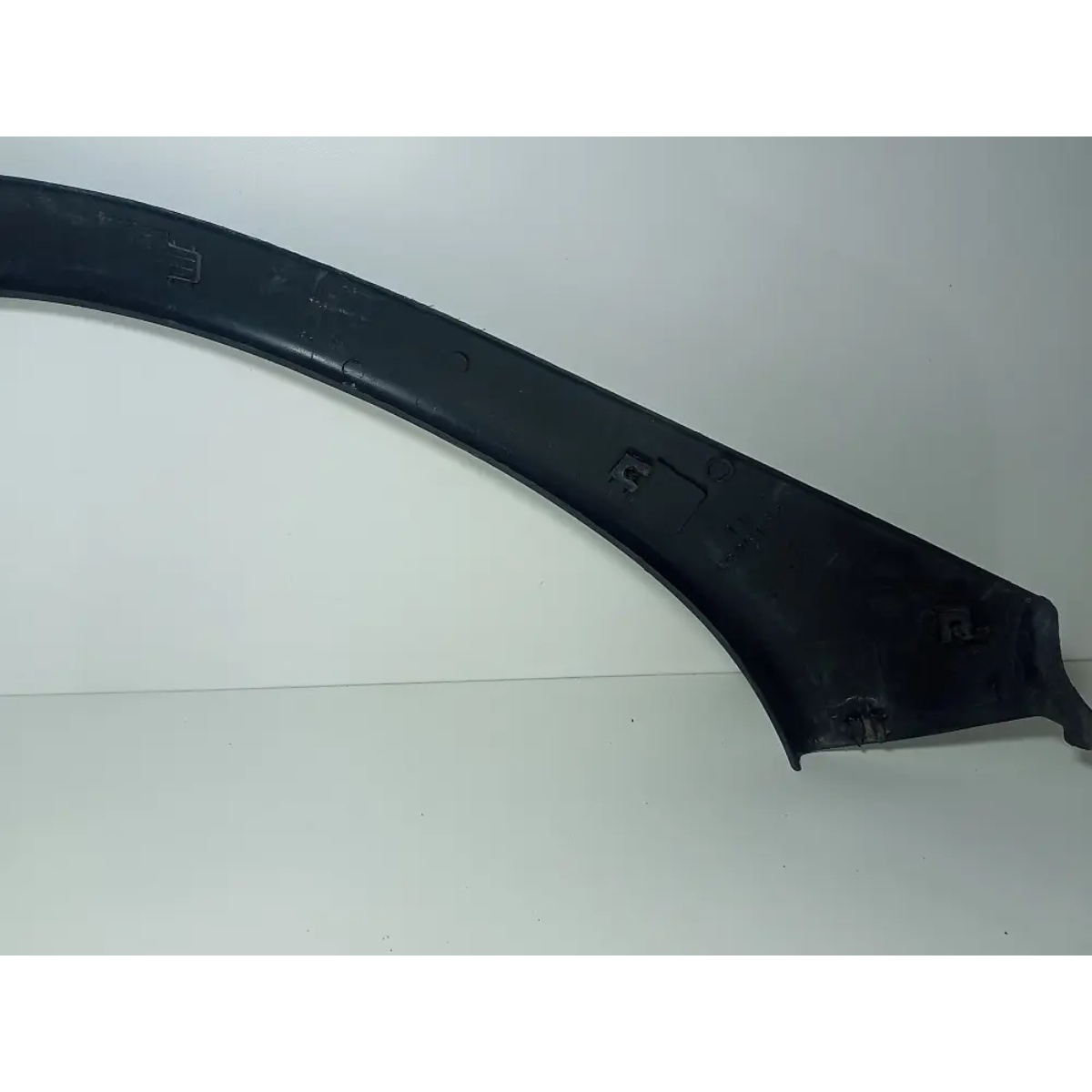 Moldura Traseira Direita Corsa Hatch 1995 -2001 93251672 - Imagem 2
