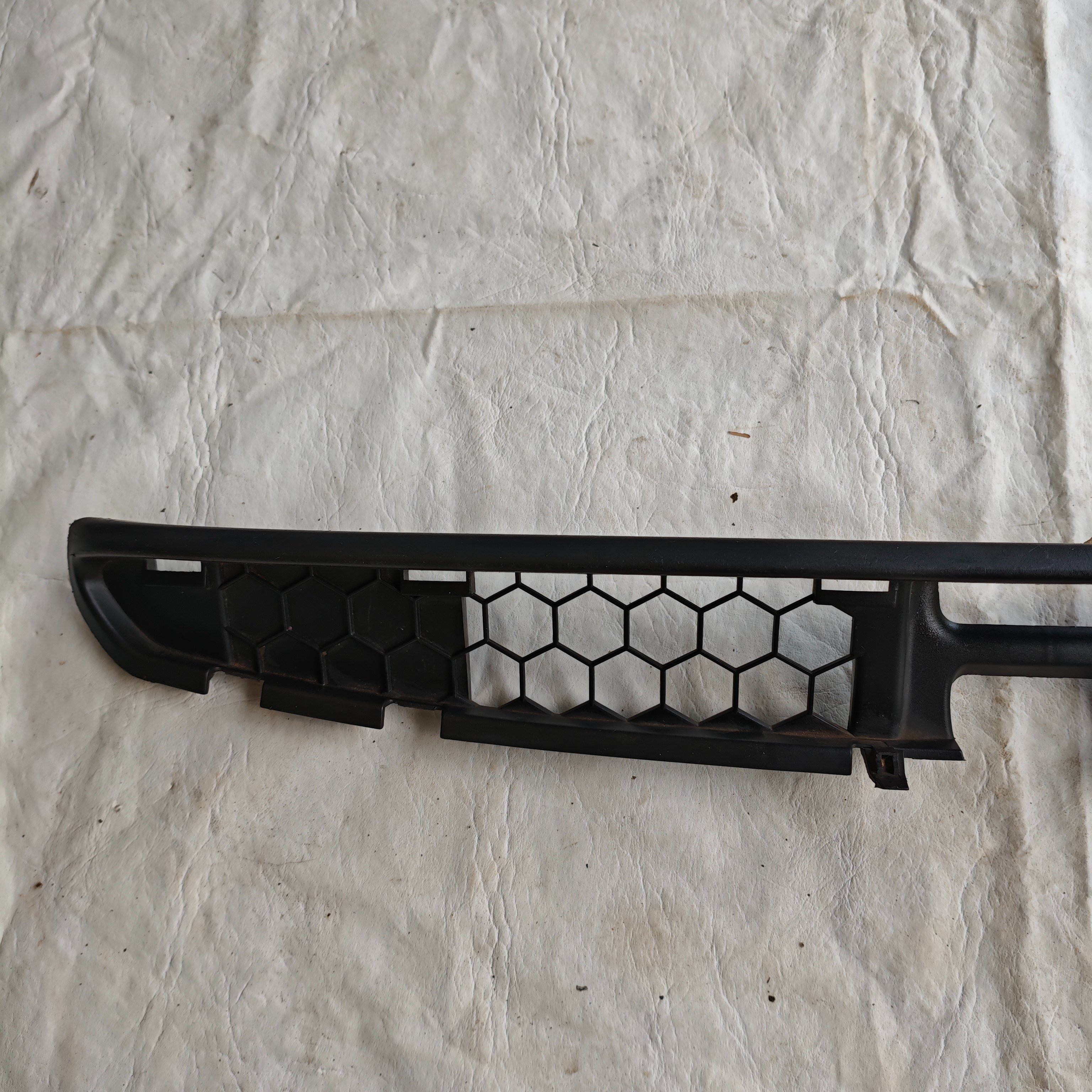 Moldura Grade Frontal Renault Clio 2000 - Imagem 4