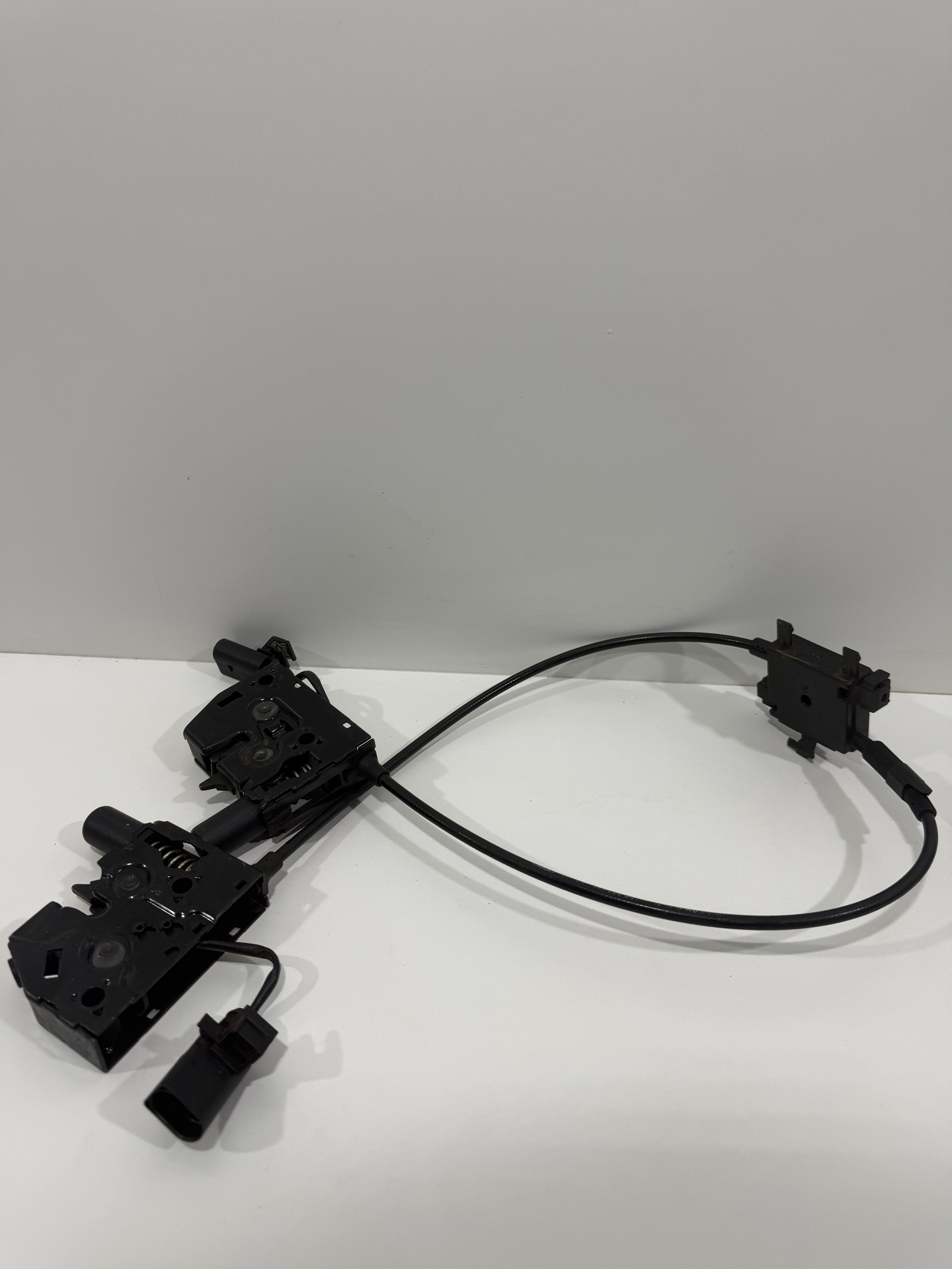 Trava de Capô Audi A3 8V0823509 - Imagem 2