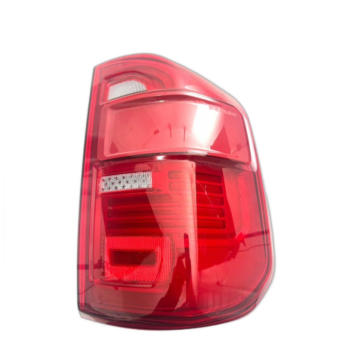 Lanterna Traseira Direita RAM Rampage Rebel 2023 e 2024 - Imagem 9