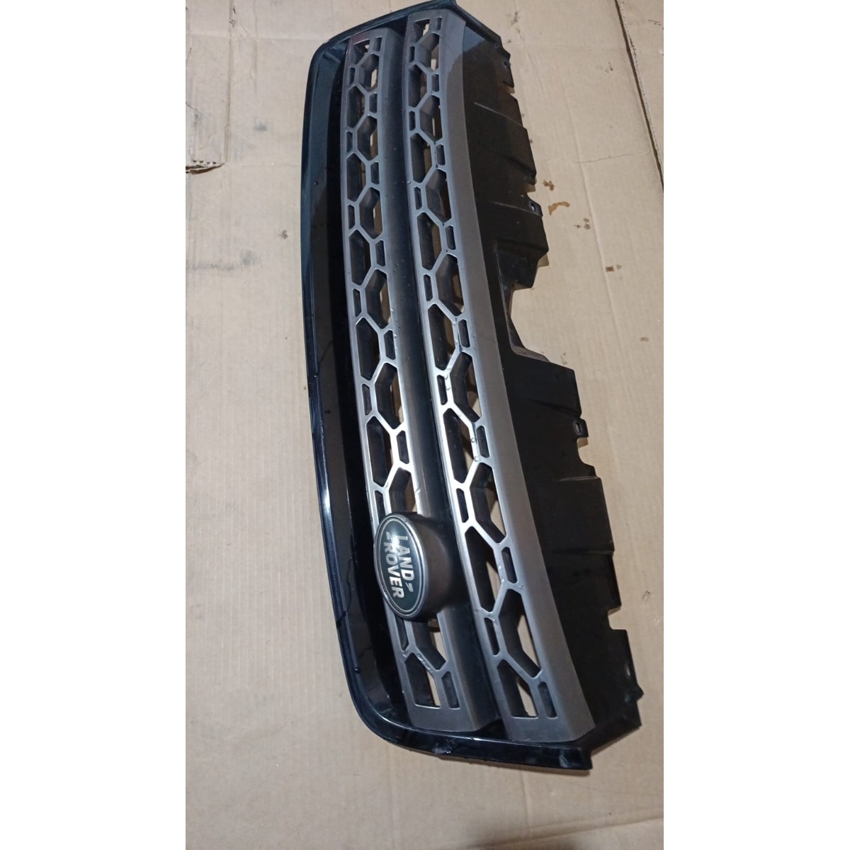 Grade Land Rover Discovery Sport Preto Com Detalhes Prateados - Imagem 3