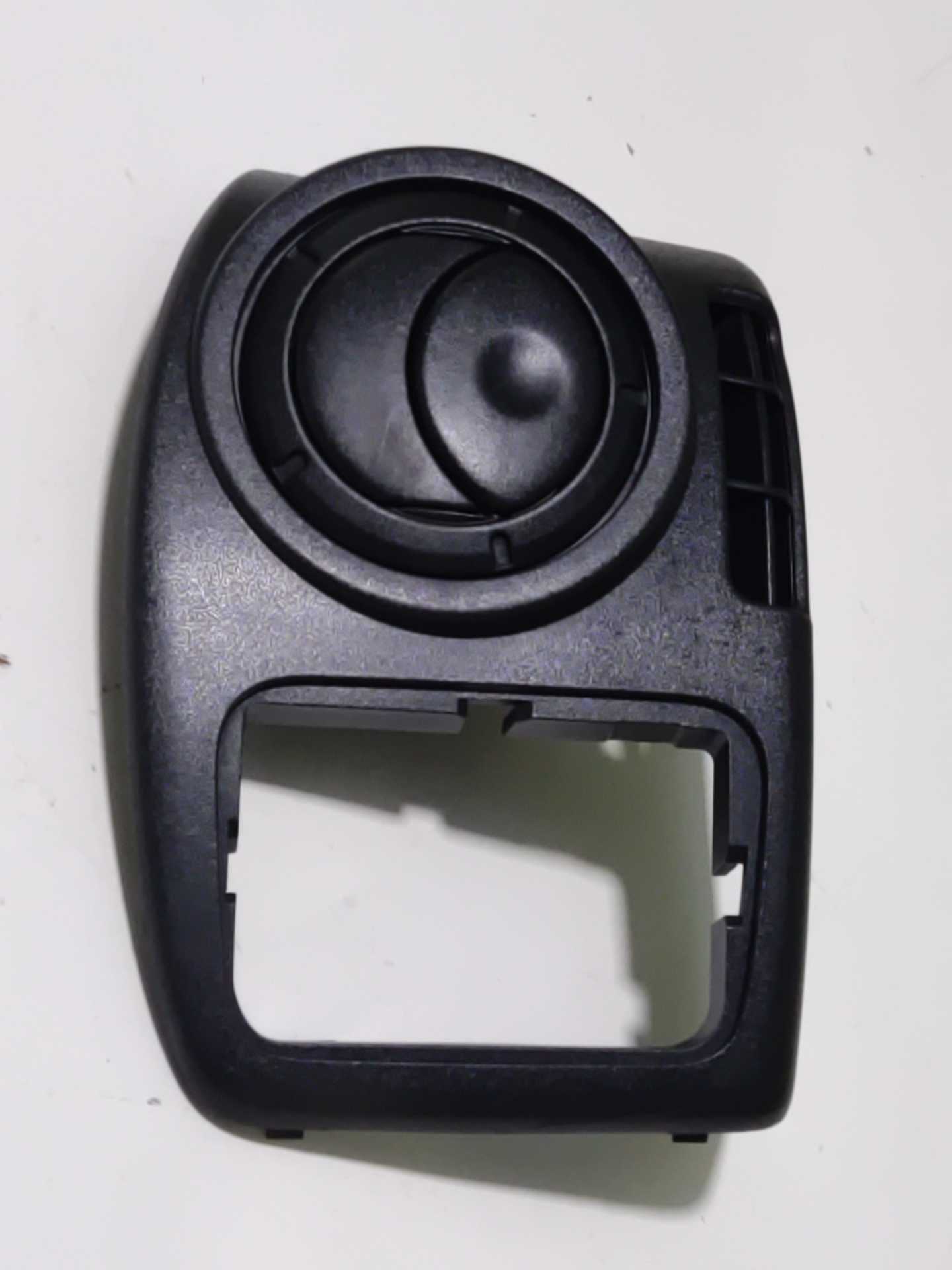 Acabamento Difusor de Ar Direito Master 2014 A 2022 - Imagem 1