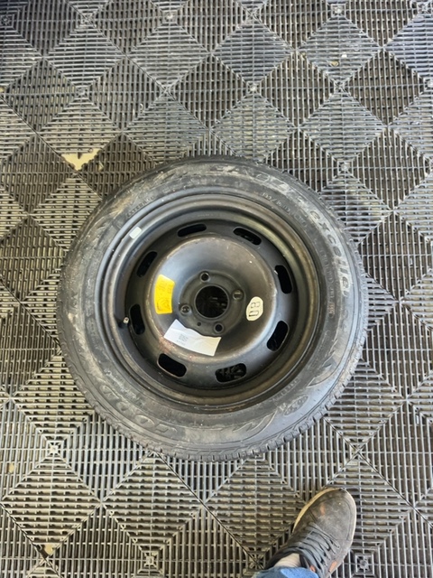 RODA ARO 15 PNEU 185/60 GOODYEAR