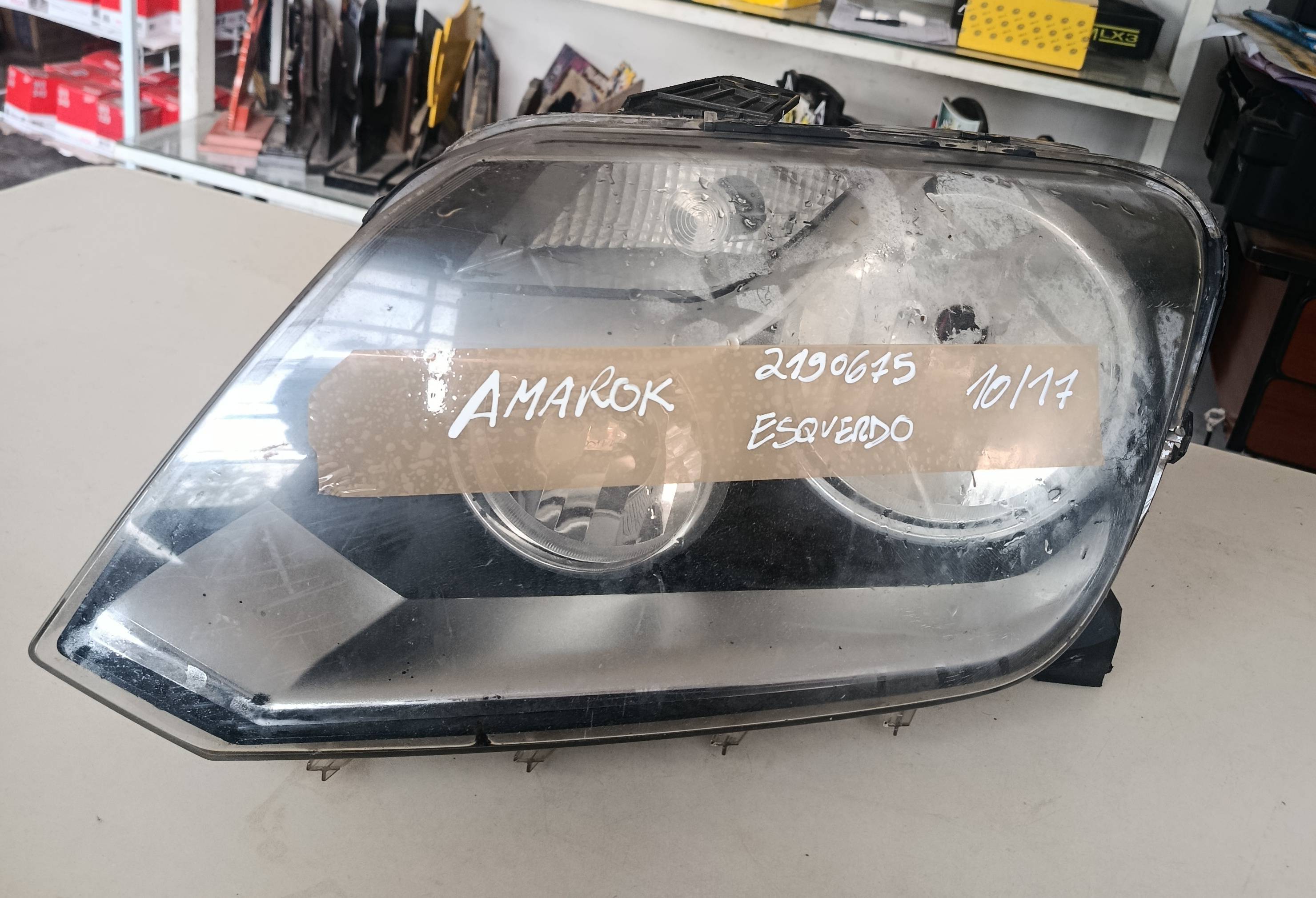 Farol Esquerdo Amarok 10/17    R1Q3A3 - Imagem 1