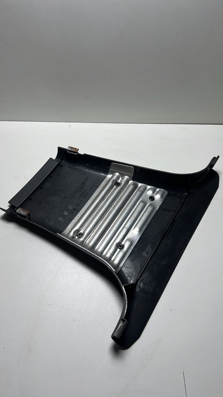 Acaba Inferior lado Dir  Mercedes-Benz Classe E 1998/2002 - Imagem 2