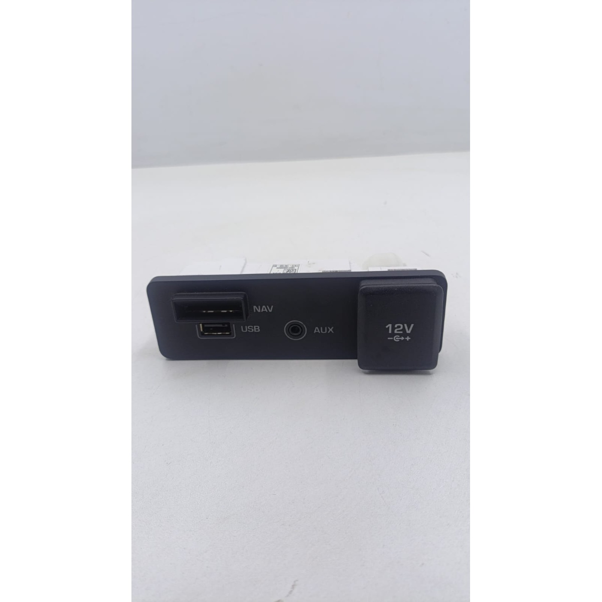 Entrada USB Auxiliar Land Rover Discovery - Imagem 5
