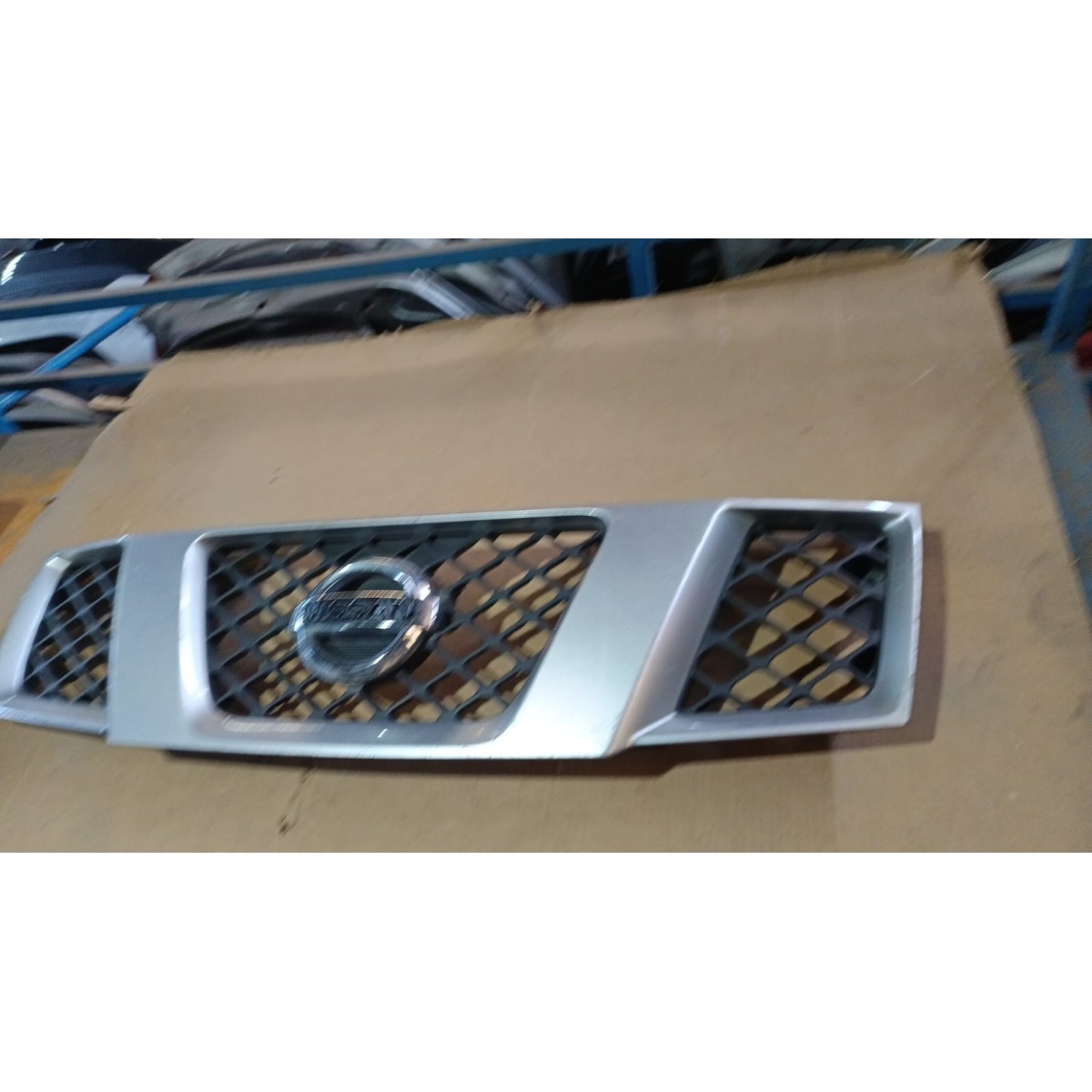 Grade Dianteira Nissan Frontier 2010 Usado Original - Imagem 2