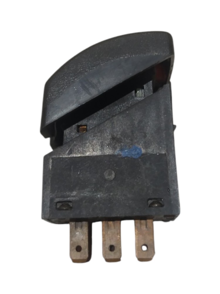 Botão Pisca Alerta Interruptor Gm Classic Corsa 94 93253179 - Imagem 4