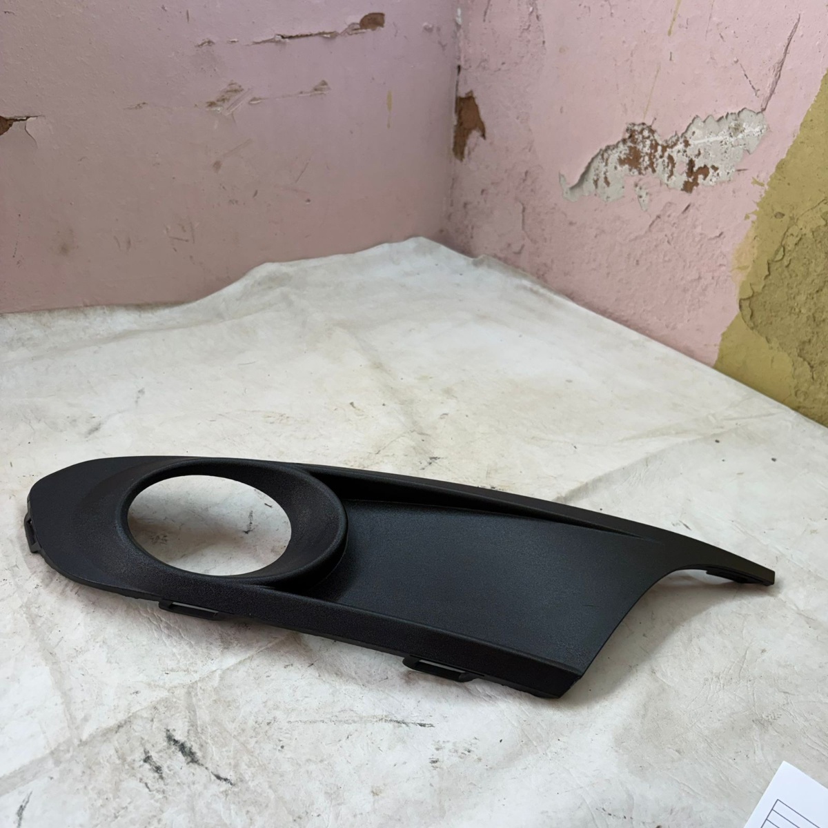 Moldura Farol De Milha Dianteiro Esquerdo Jetta Preto Esquerdo