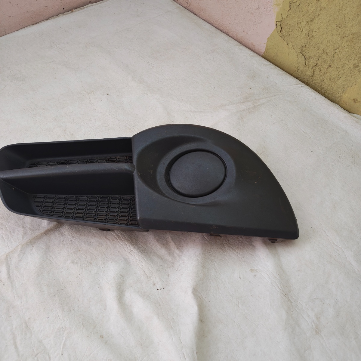 Grade Farol Milha Direito Montana 2015 A 2018 Original Direito