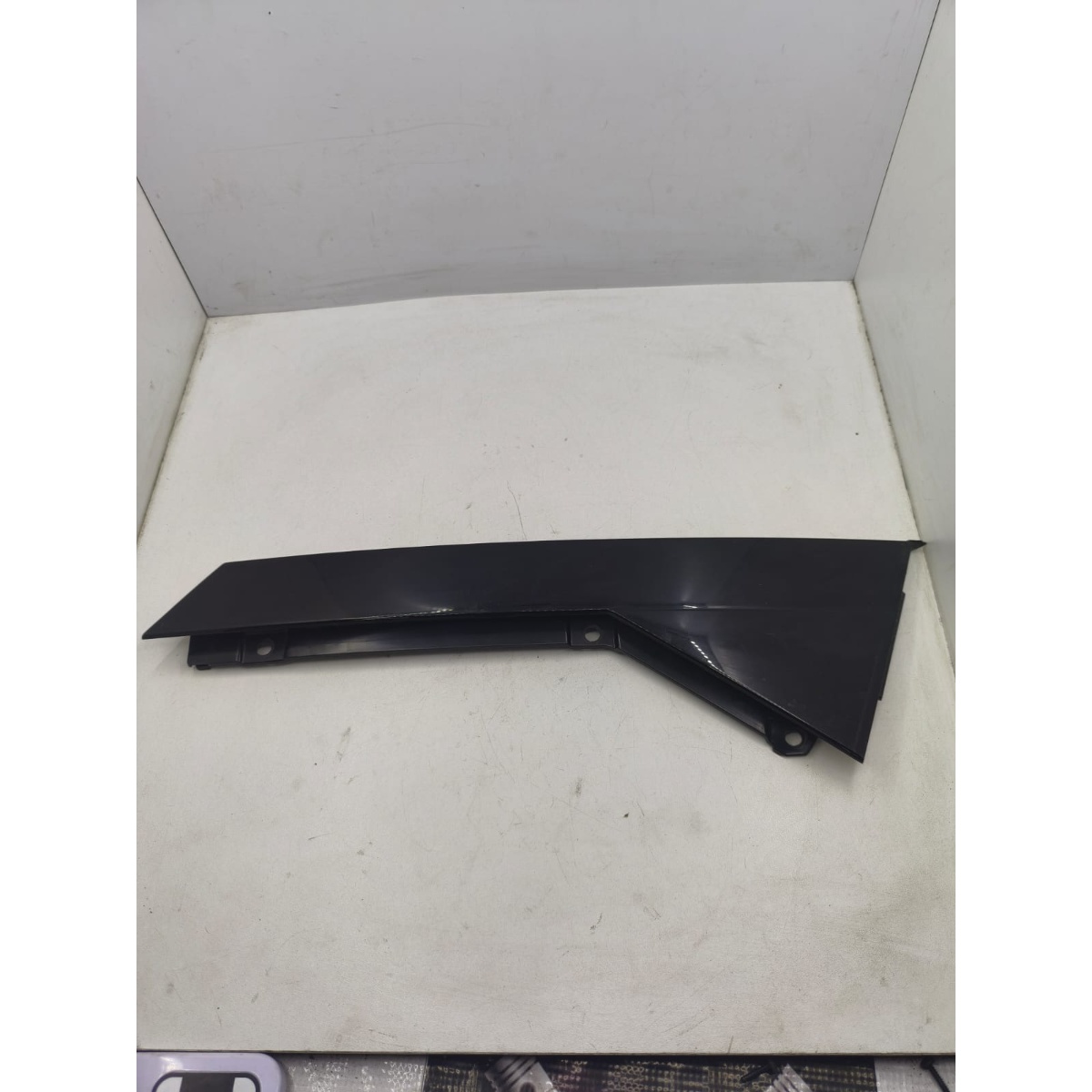 Acabamento Moldura Coluna Porta Tras Esq Audi Q5 18/25 - Imagem 2