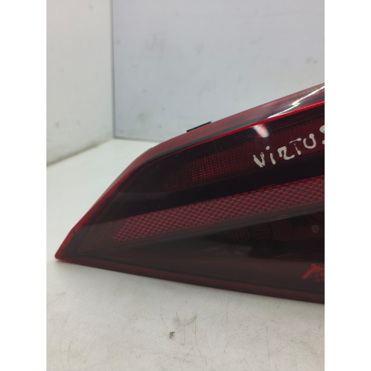 Lanterna Tampa Traseira Direita Virtus 2018 A 2022 L90130809 Direito/passageiro Vermelho - Imagem 3