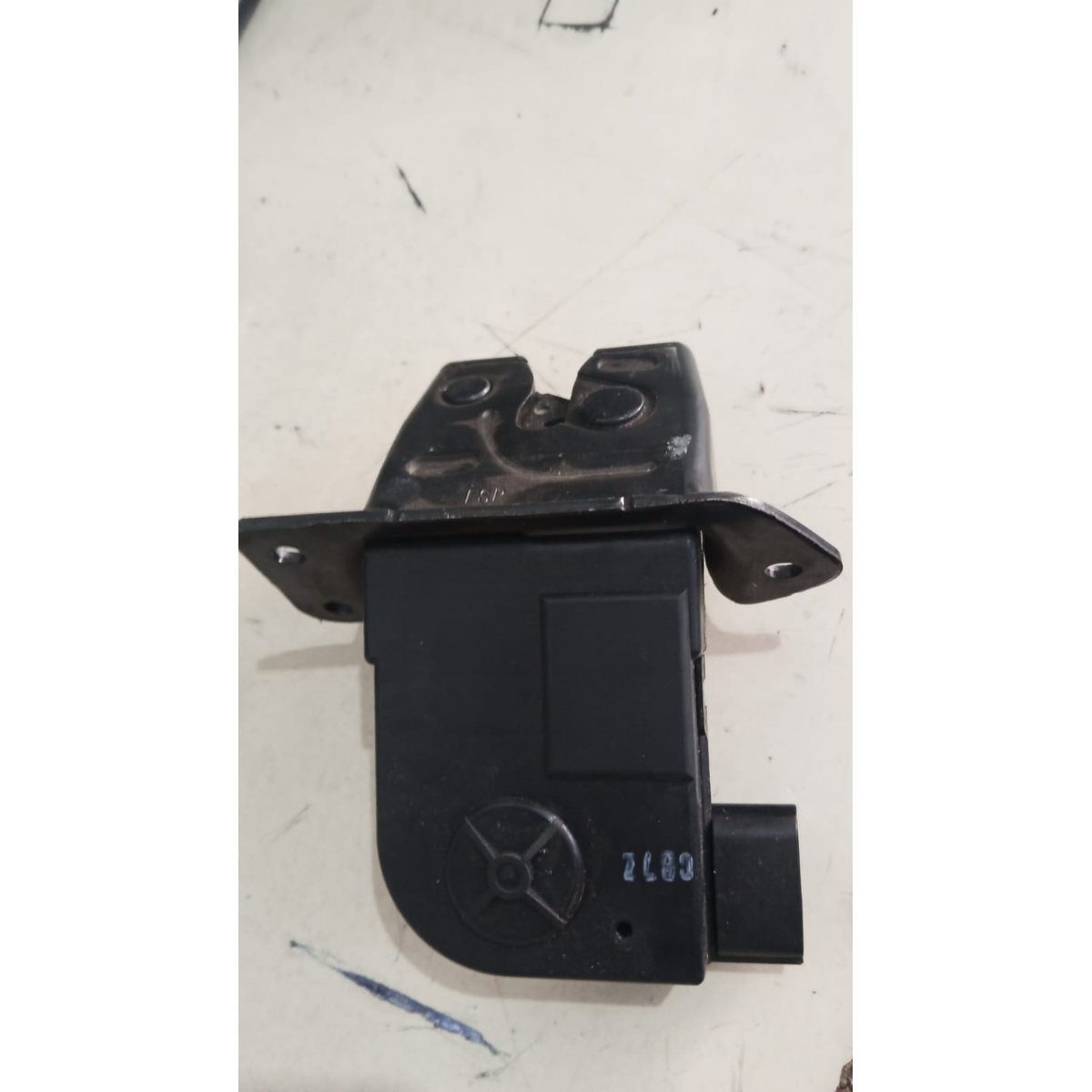 Fechadura Tampa Traseira Hyundai Veloster 2011 2012 2013 - Imagem 4