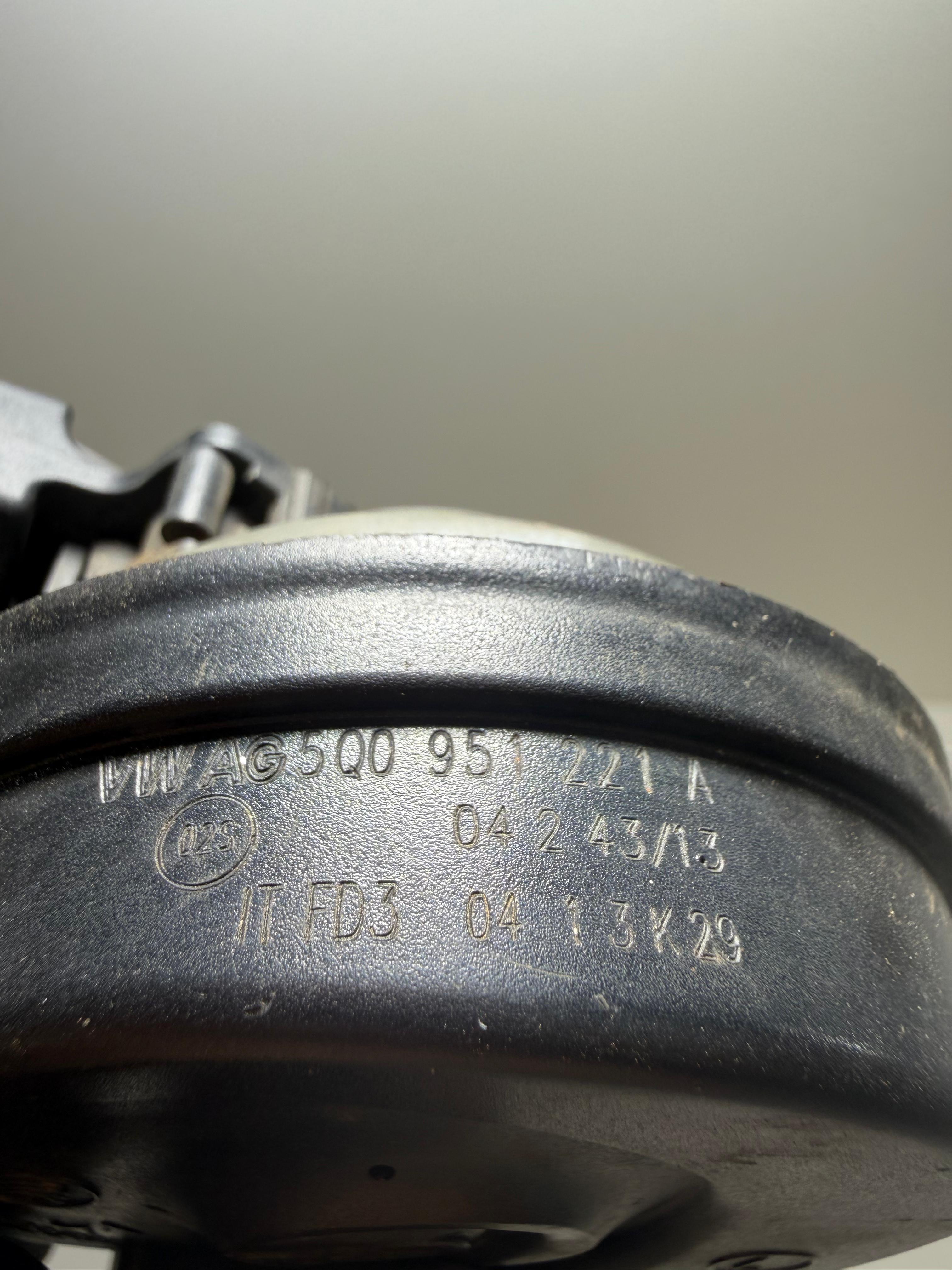 Buzina Grave Lado Esquerdo Audi 5Q0951221A - Imagem 5