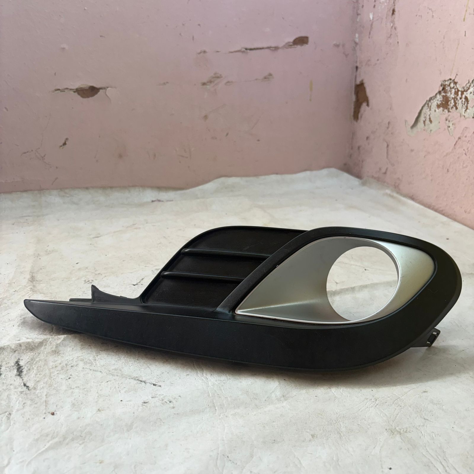 Moldura Farol Milha Lado Direito Grand Siena 2012 Ate 2020 Preto Direito - Imagem 2