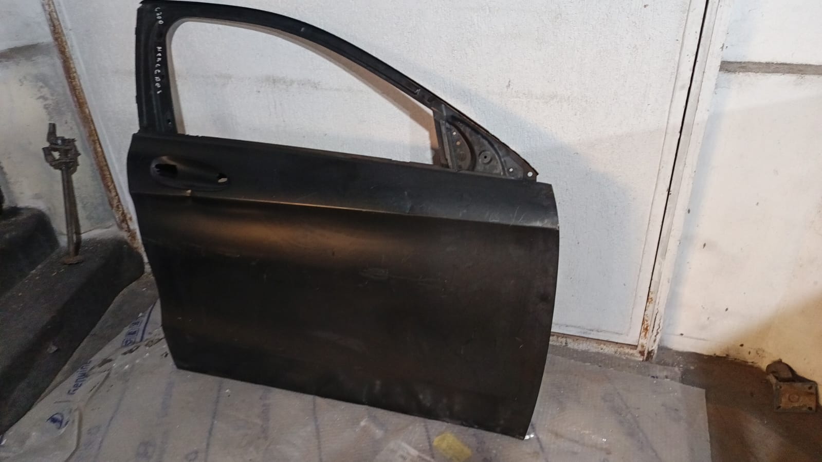 Porta dianteira esquerda Mercedes Classe C 2015-2019 - Imagem 4