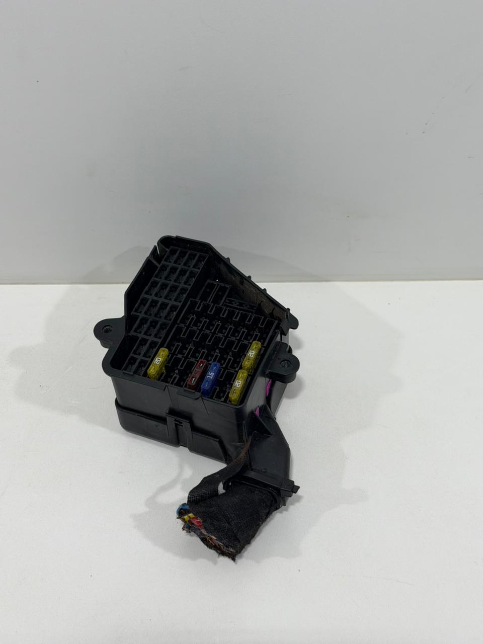 Caixa Fusível Vw Golf 1.6 8v C/abs Sportline 8D1941824 - Imagem 4