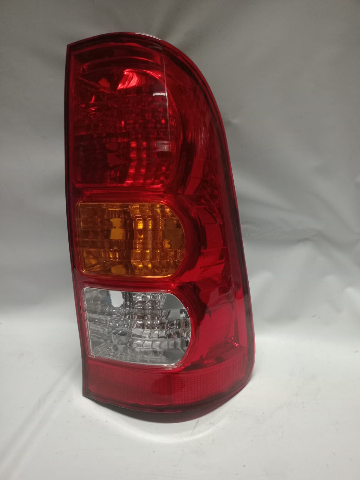 LANTERNA TRASEIRA HILUX PICK UP 2005/2011 TRICOLOR LD USADA@