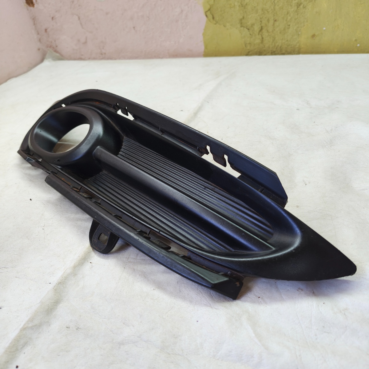 Moldura Farol Milha Direito Hrv 2016 A 2018 Original Preta Direito - Imagem 3