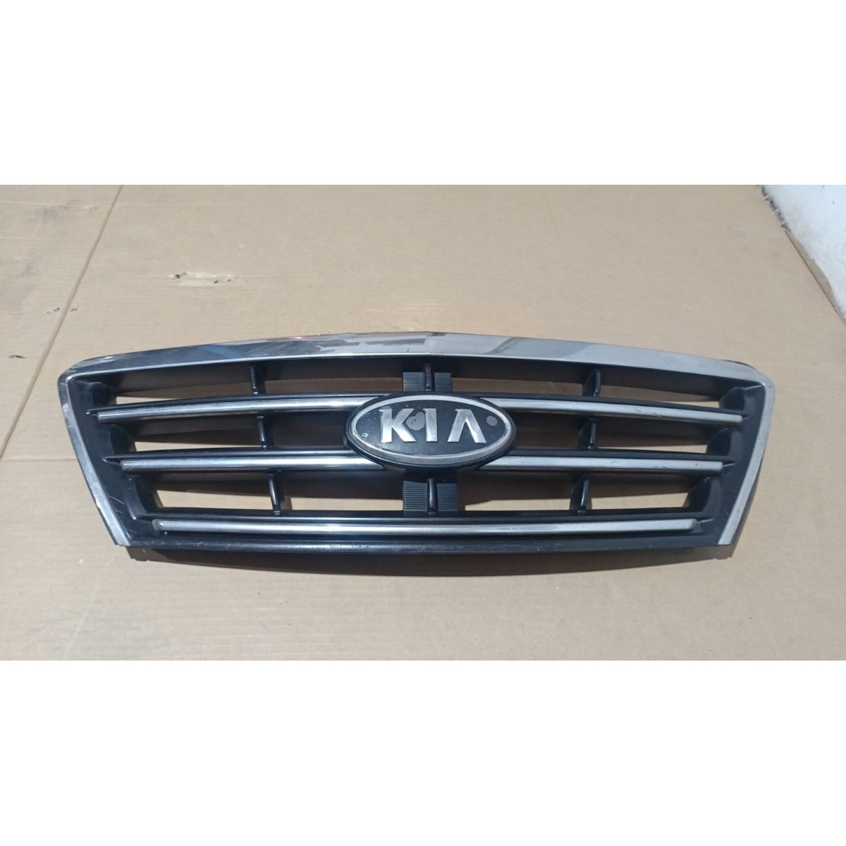 Grade Kia Sorento Usado Original Com Detalhe Pequeno