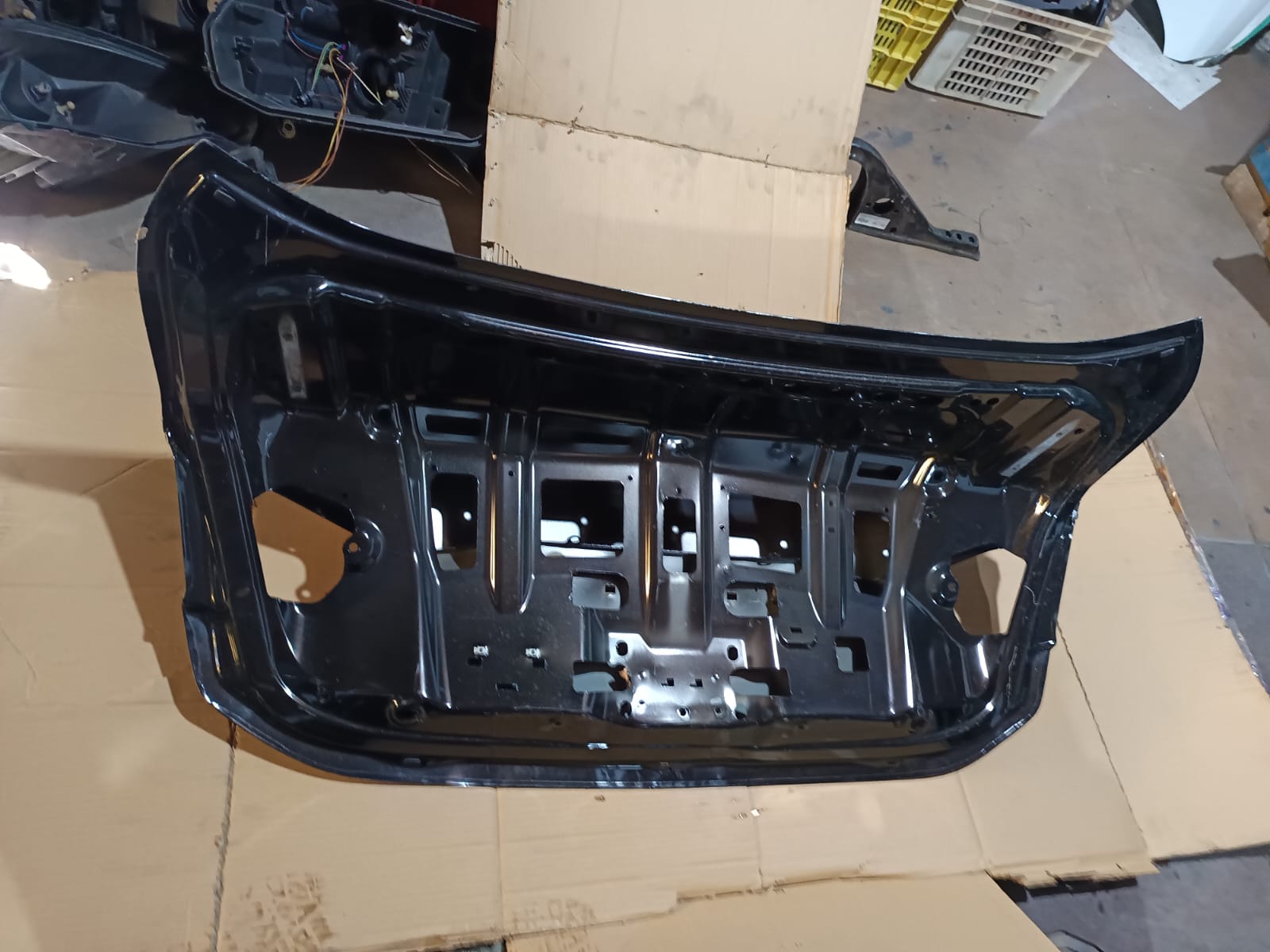 Tampa Traseira Chevrolet Cruze 2019 Preto - Imagem 3