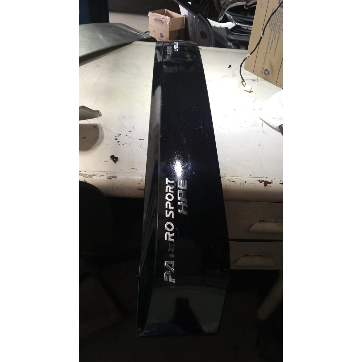 Aplique Da Tampa Traseira Pajero Sport Preto