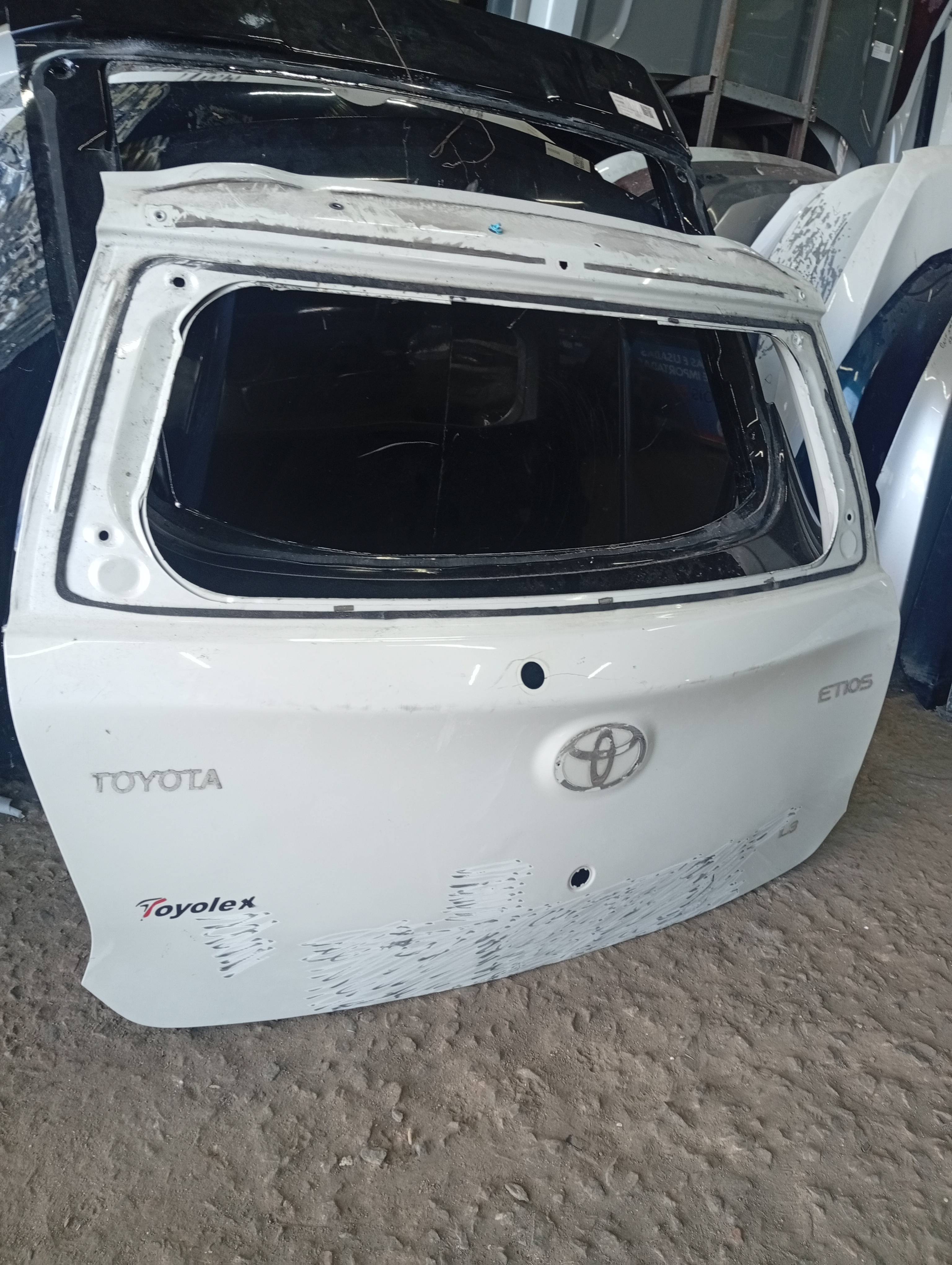 Tampa Mala Toyota Etios Hatch - Imagem 2