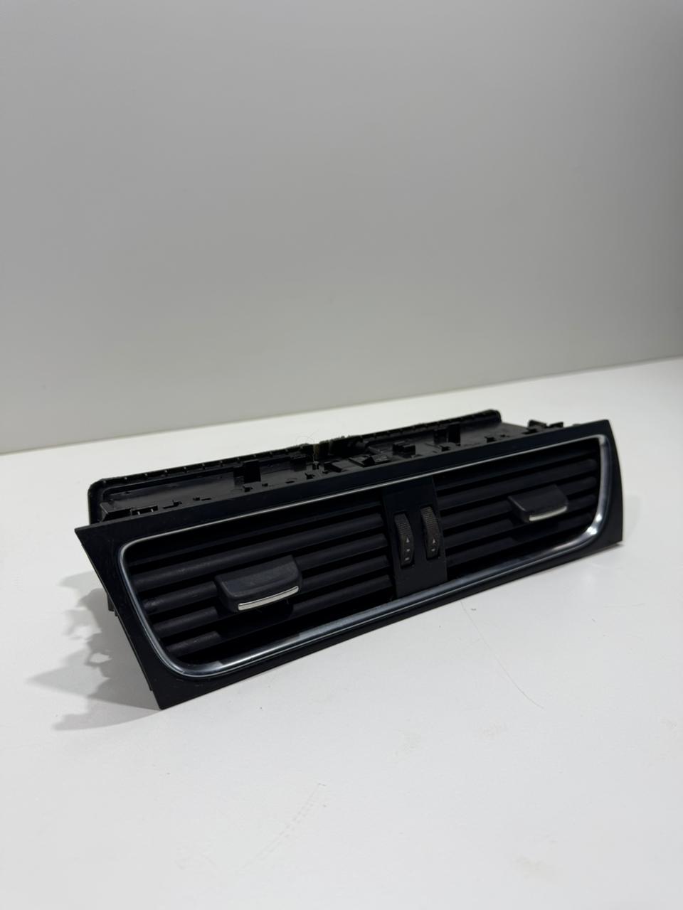 Difusor Saída De Ar Central Audi A4 Avant 2010 8T1820951B - Imagem 2