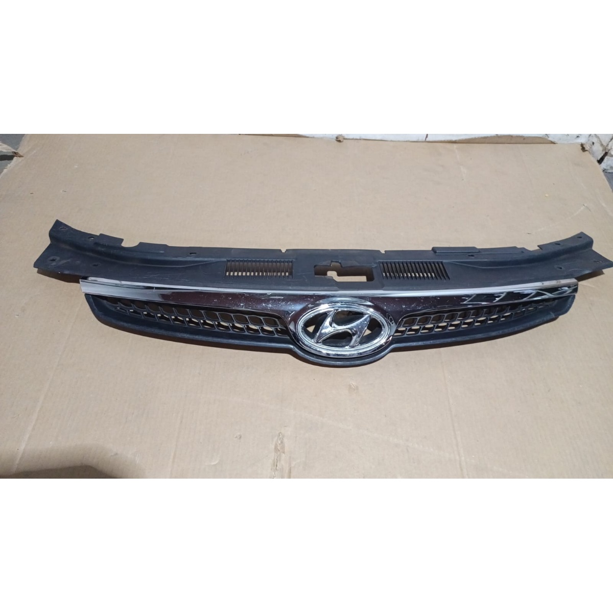 Grade  Hiunday I30 2010 Usado Original Com Avaria Pequeno Na Preto Cromado
