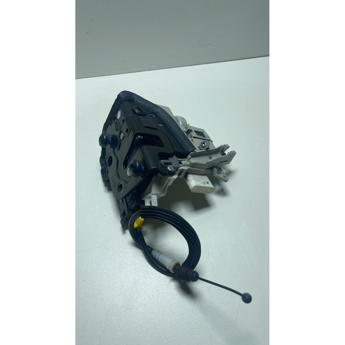 Trava Porta Traseira Esquerda Audi A3 2014 a 2020 8k0839015f - Imagem 4