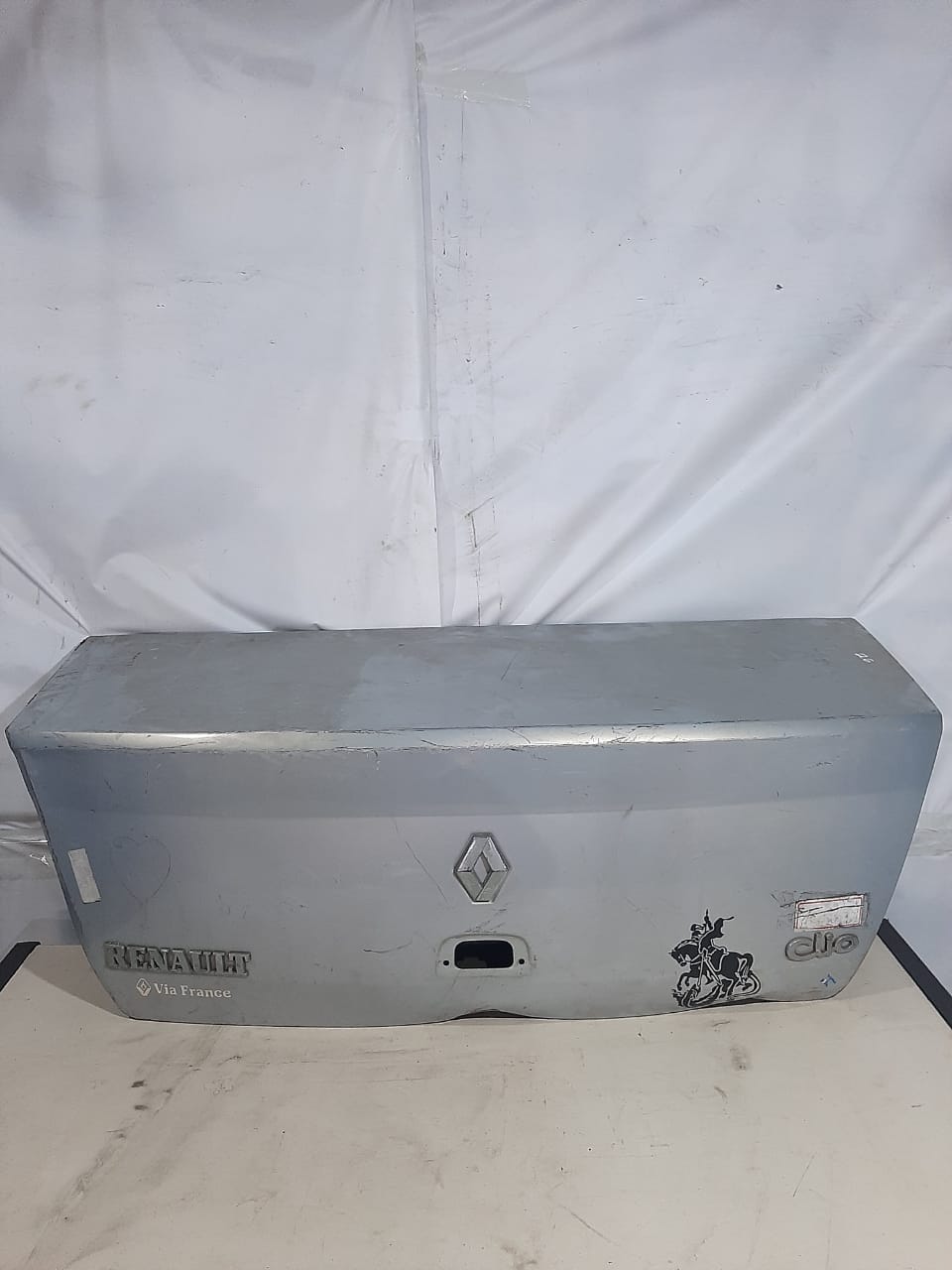 TAMPA TRASEIRA  CLIO (PRATA)