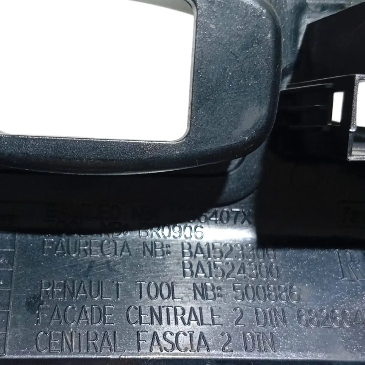 Moldura Central Painel Duster 2011 2015 Original - Imagem 4