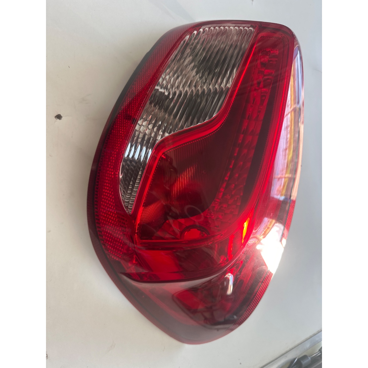 Lanterna Direita Renaul Kwid 2019 Direito/passageiro Vermelho/transparente - Imagem 2