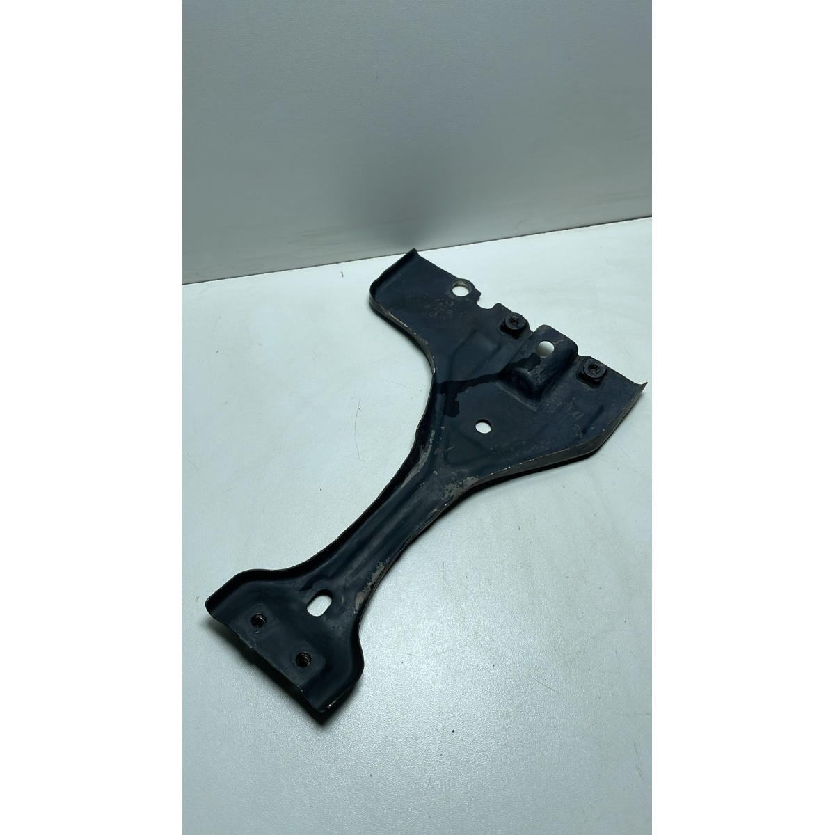Suporte Fechadura Capô Volkswagen Tiguan 2011 5n0805567b - Imagem 2