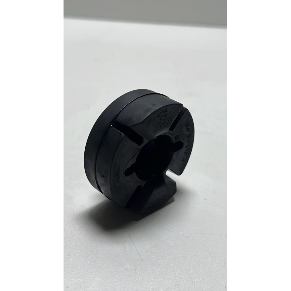 Coxim Batente Inferior Radiador Audi A4 2012/2018 8k0121276a
