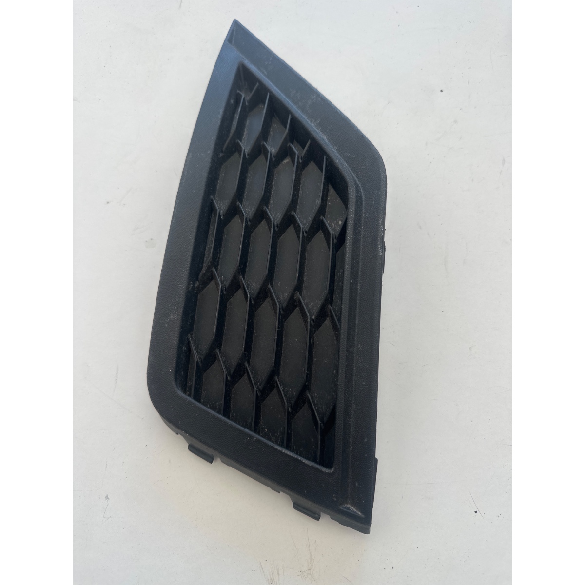 Moldura Farol Milha Direito G7 G8 Preto Direito - Imagem 1