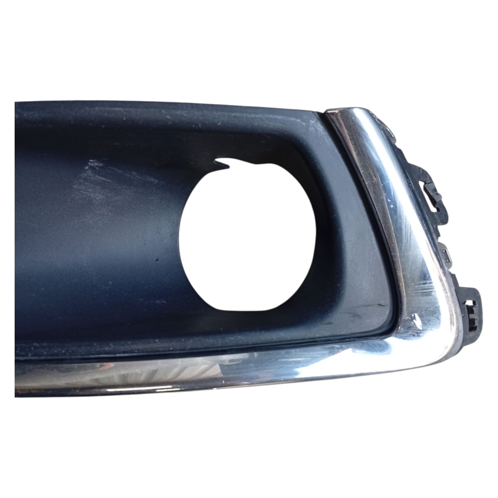 Moldura Farol Milha Esquerda Chevrolet Cobalt 2016 2022 Preto Esquerdo - Imagem 5