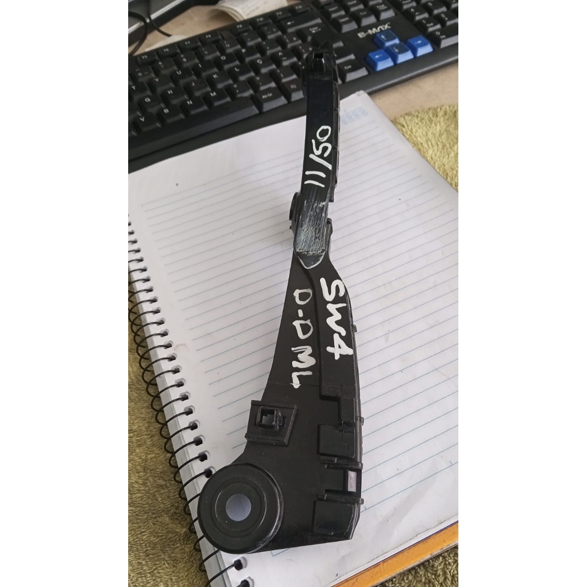 Guia Para-Choque Dianteiro Direito Sw4 05/11 - 521150K020 (U