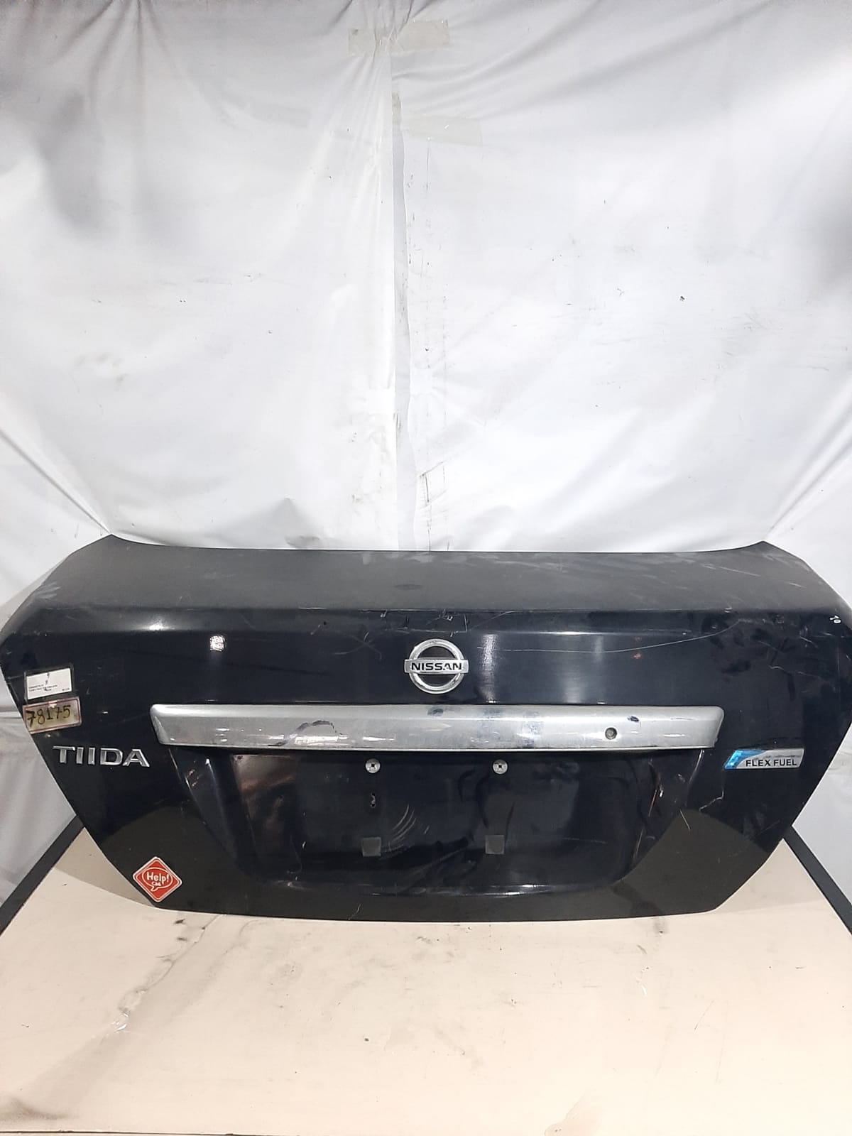 TAMPA TRASEIRA TIIDA SEDAN (PRETA)