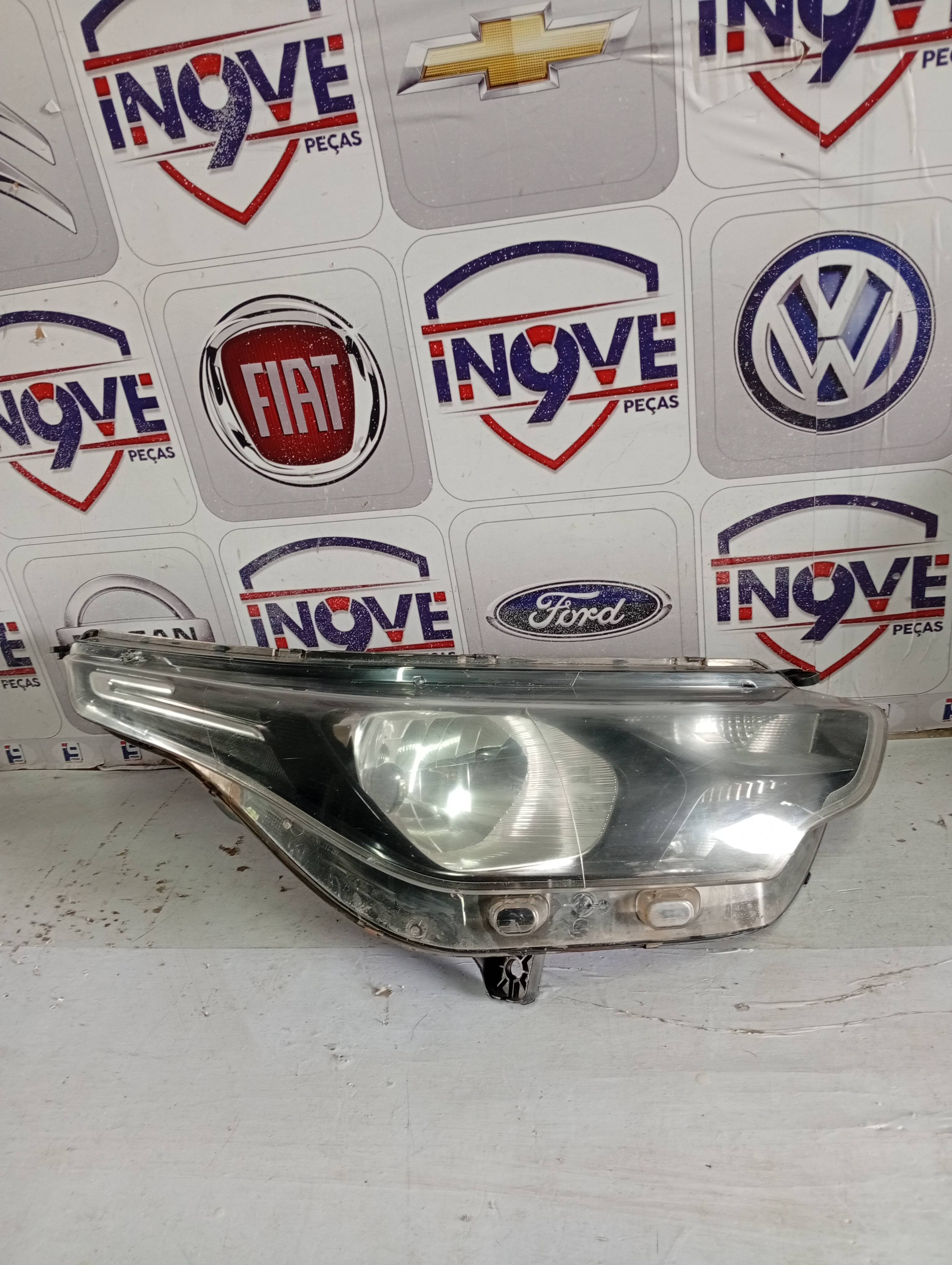 Farol Direito Fiat Strada 2021 a 2025 Máscara Negra
