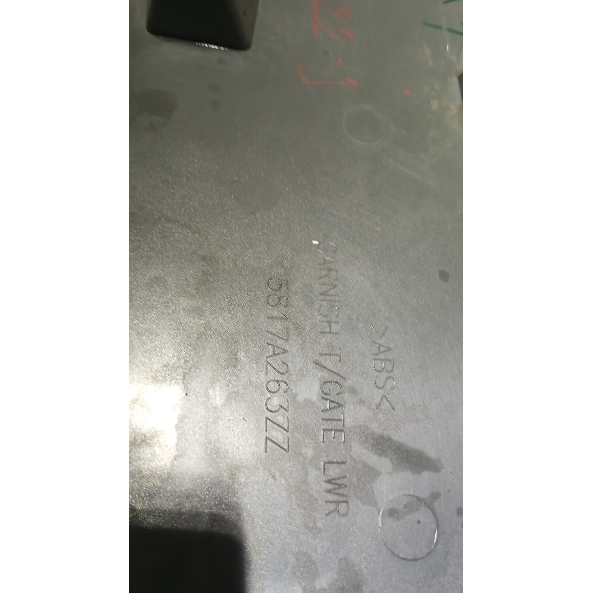 Aplique Da Tampa Traseira Pajero Sport Preto - Imagem 4