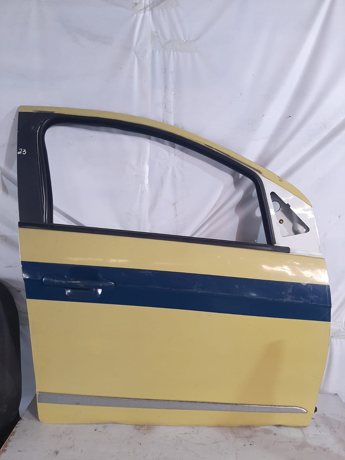 PORTA DIANTEIRA GRAN SIENA LADO DIREITO (AMARELO)