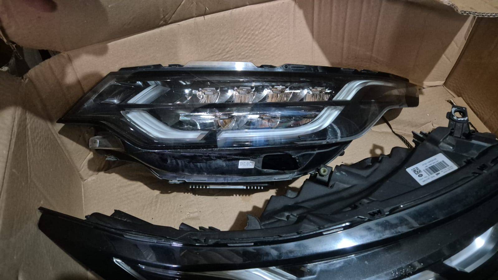 Farol Direito Land Rover Discovery 5