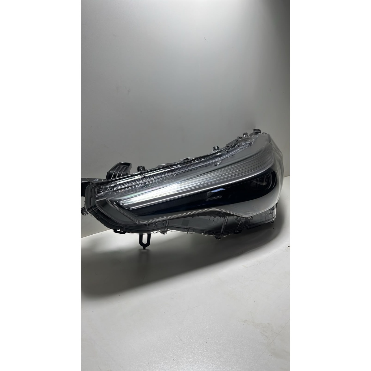 Farol Esq Toyota Corolla Cross C Led 2022/2023 E1335933l Esquerdo/motorista Esquerdo/motorista
