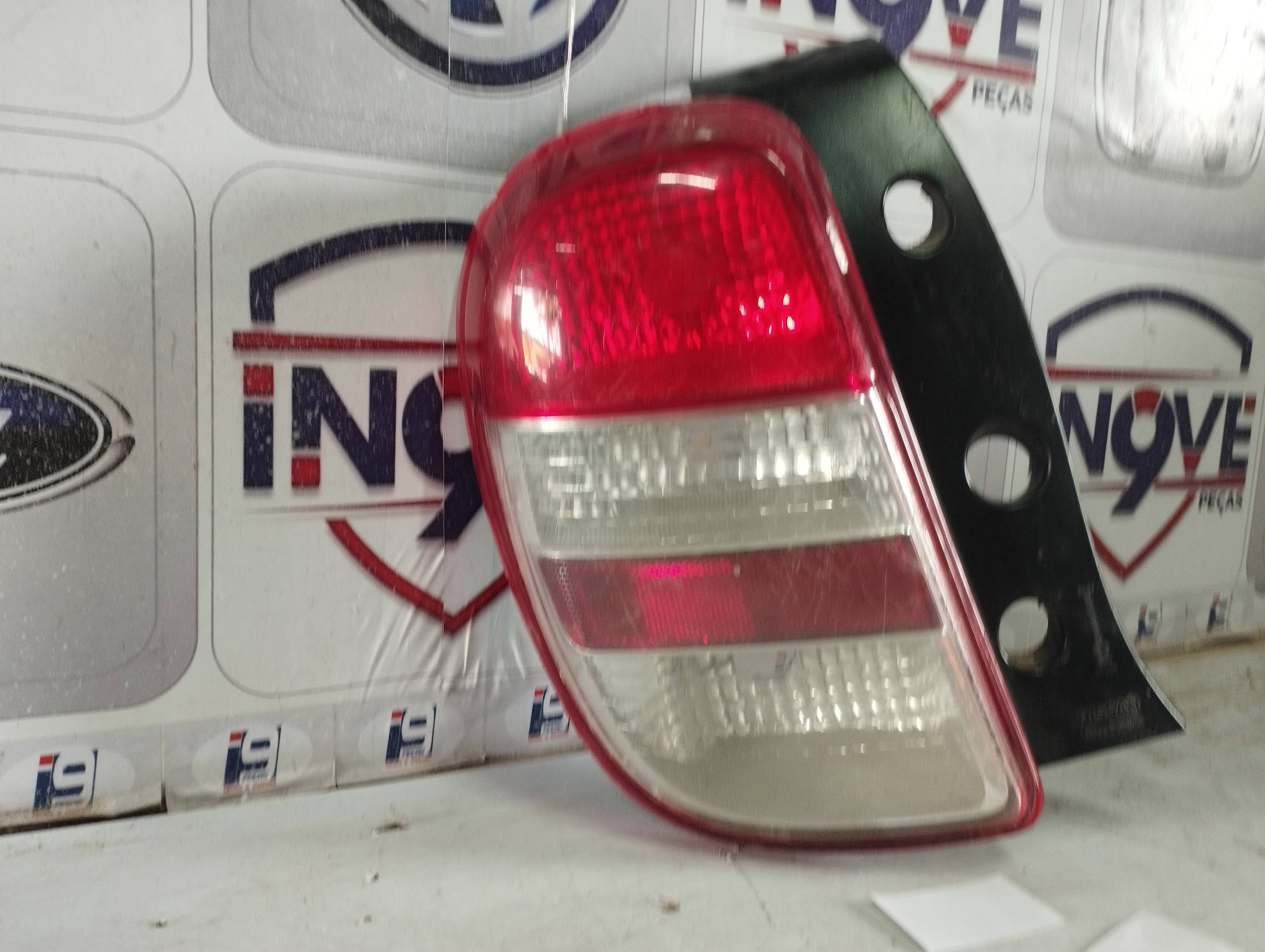 Lanterna Traseira Esquerda Nissan March