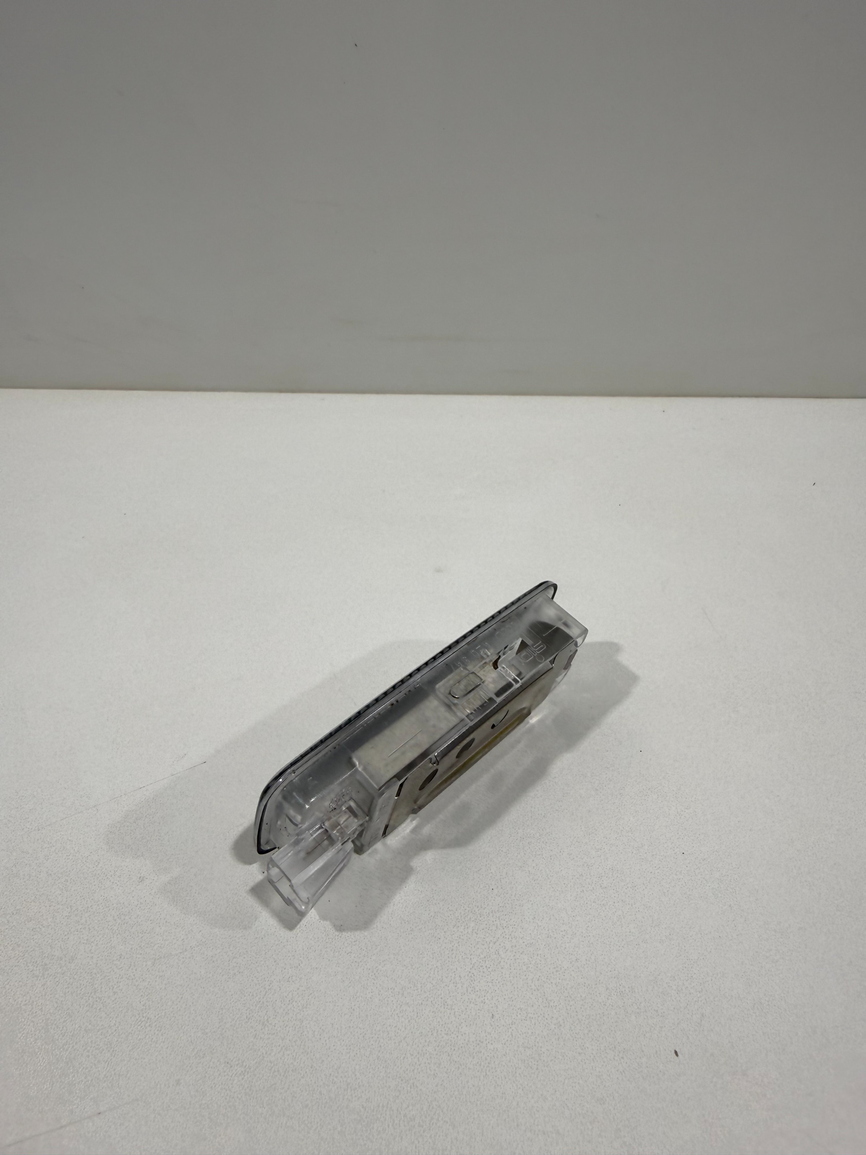 Luz de cortesia interna Audi A3 Sedan 4d0947105a - Imagem 5